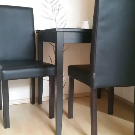 منزل للإقامة Ruhiges Zimmer Mit Eigenem Bad لانغنزلبولد